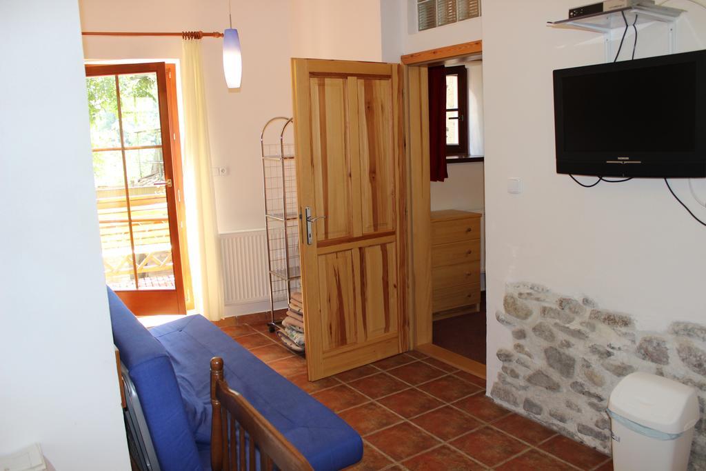Ferienwohnung Penzion Gomelská Horní Stropnice Exterior foto